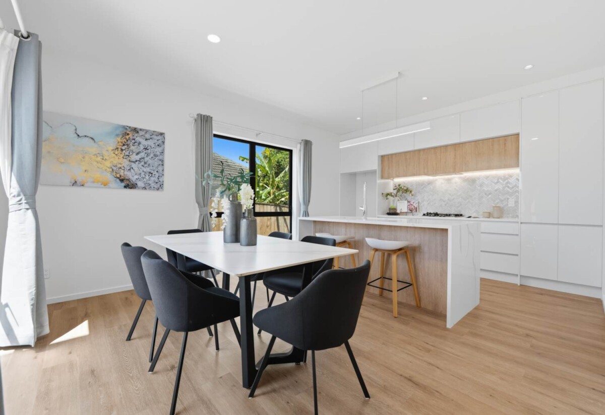 Mt Albert Grammar school zone, 4 beds house, close to St Lukes shopping centre, 44A Tasman Avenue, Mt Albert, Auckland