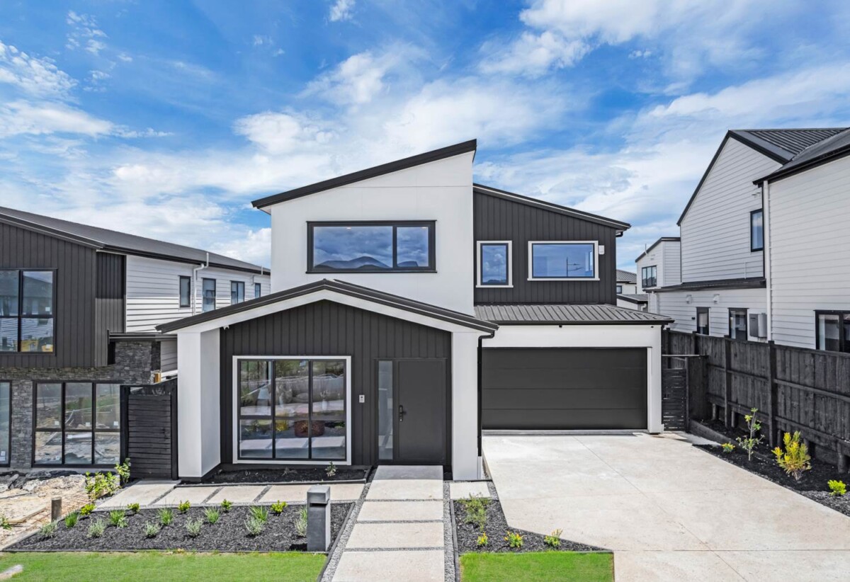 Brandnew 6 beds 5.5 baths house on 415m² section, kitchen + legal kitchenette, with 2 beds granny, 4 Ivy Lane, Karaka, Auckland