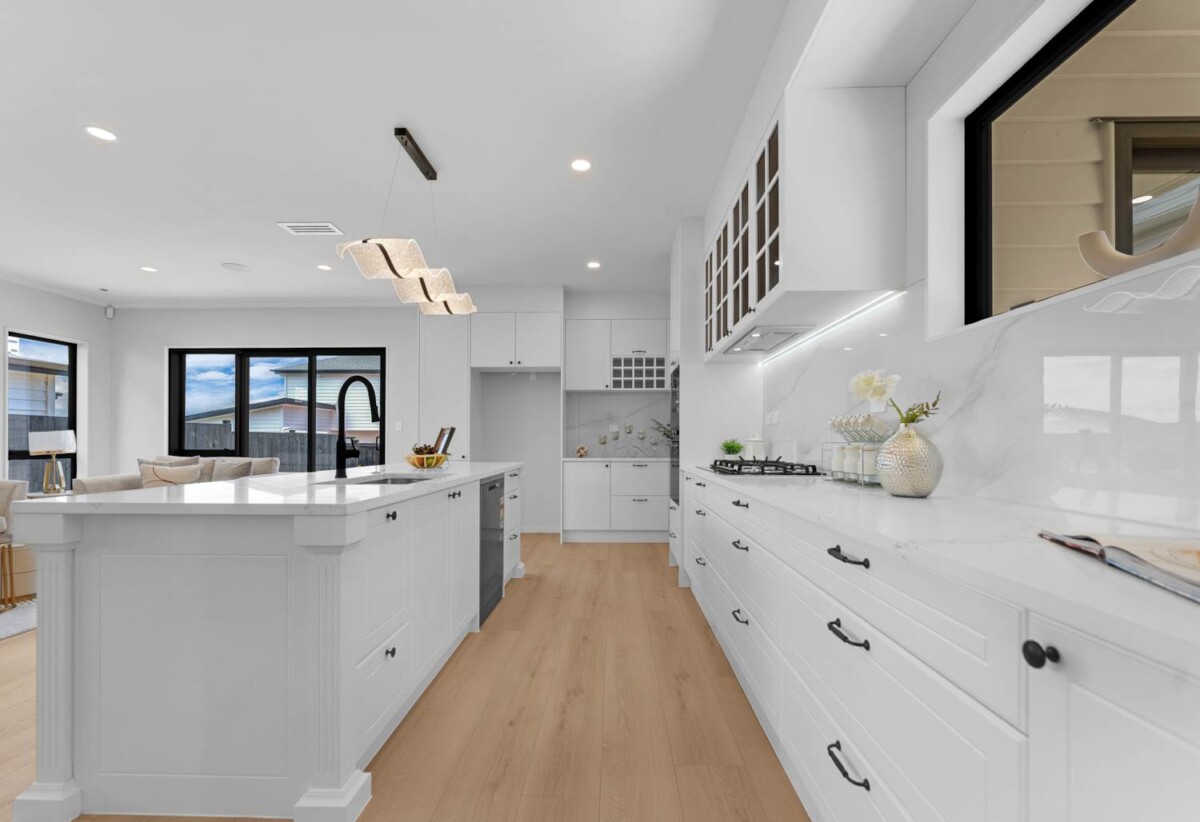 Brandnew 6 beds 5.5 baths house on 415m² section, kitchen + legal kitchenette, with 2 beds granny, 4 Ivy Lane, Karaka, Auckland