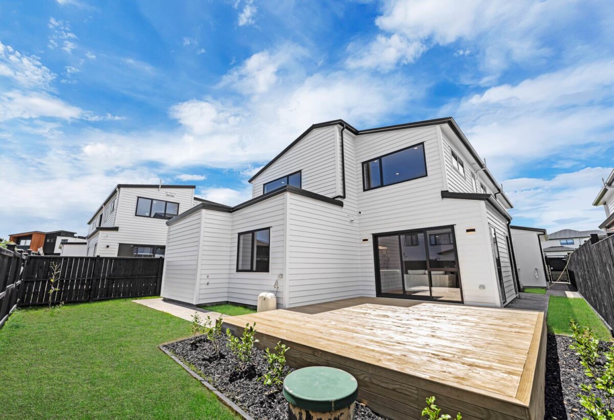 Brandnew 6 beds 5.5 baths house on 415m² section, kitchen + legal kitchenette, with 2 beds granny, 4 Ivy Lane, Karaka, Auckland