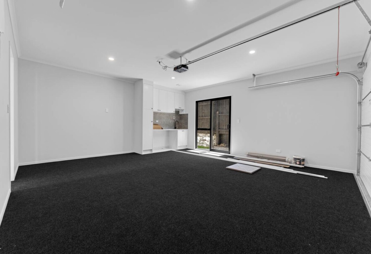 Brandnew 6 beds 5.5 baths house on 415m² section, kitchen + legal kitchenette, with 2 beds granny, 4 Ivy Lane, Karaka, Auckland