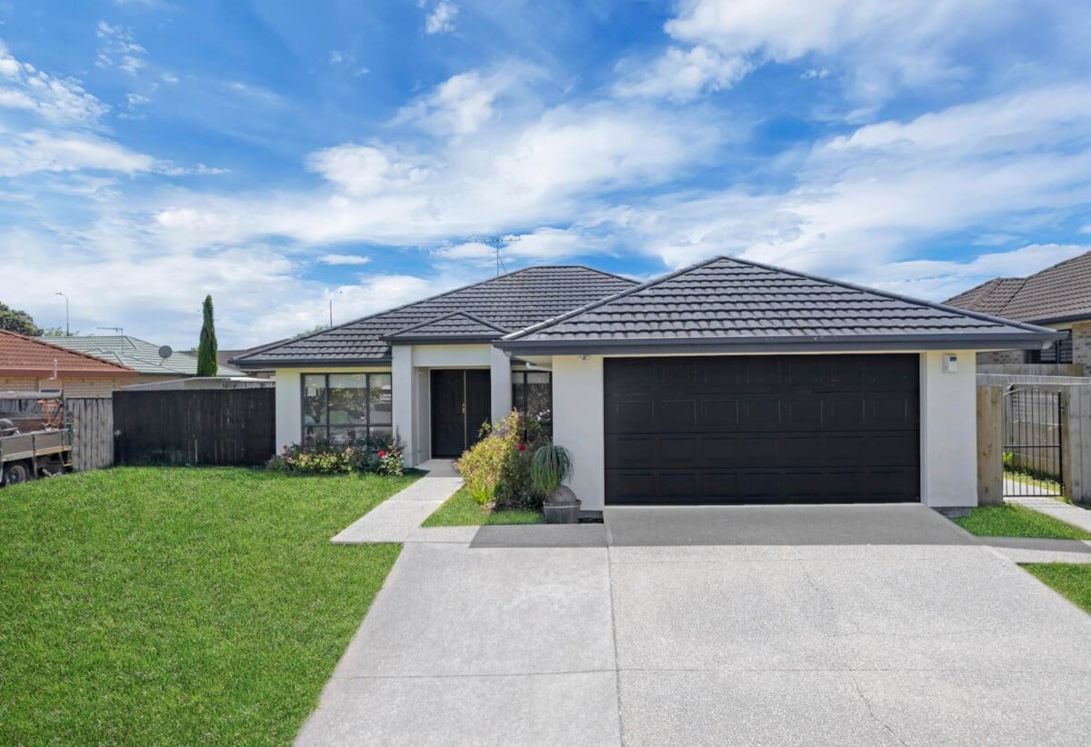 Zoned for Botany Secondary College, Sancta Maria College, 4 beds house on 608m² section, 4 Attymon Lane, East Tamaki, Auckland