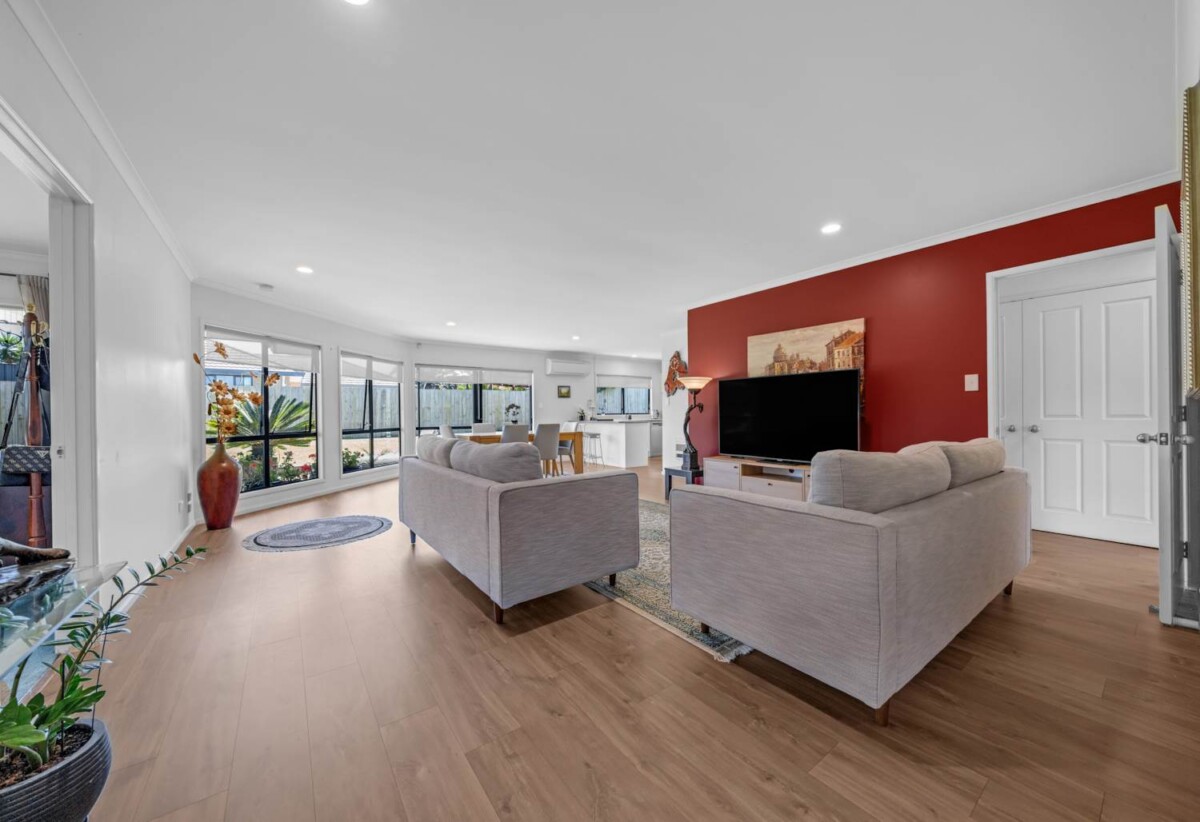 Zoned for Botany Secondary College, Sancta Maria College, 4 beds house on 608m² section, 4 Attymon Lane, East Tamaki, Auckland