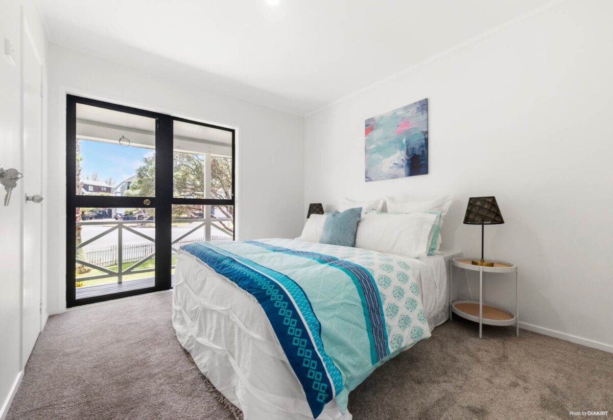 Move-In Ready, close to Wattle Downs Golf & Country Club,, Renovated 4 beds house on 619m² section, Main 3-bed home + separate 1-bed 1 bath dwelling., 166 Carnoustie Drive, Wattle Downs, Auckland