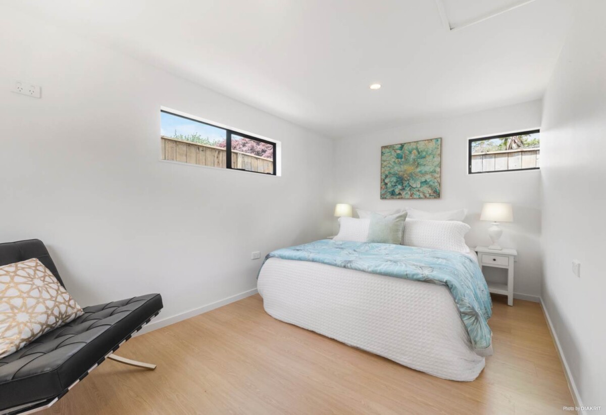 Move-In Ready, close to Wattle Downs Golf & Country Club,, Renovated 4 beds house on 619m² section, Main 3-bed home + separate 1-bed 1 bath dwelling., 166 Carnoustie Drive, Wattle Downs, Auckland