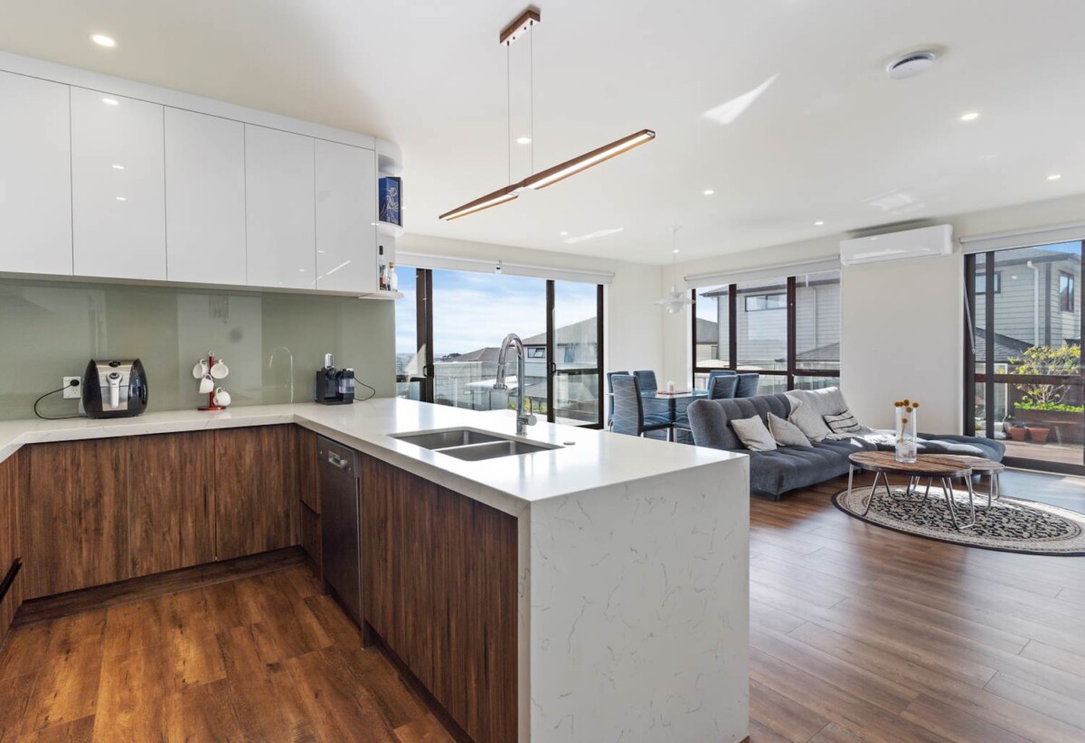 Urgent Sale Under Financial Pressure, 6 beds house (including 2 beds granny) 5.5 baths house on 403m² section, 128 Argento Avenue, Flat Bush, Auckland