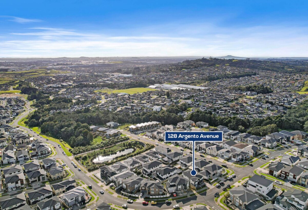 Urgent Sale Under Financial Pressure, 6 beds house (including 2 beds granny) 5.5 baths house on 403m² section, 128 Argento Avenue, Flat Bush, Auckland