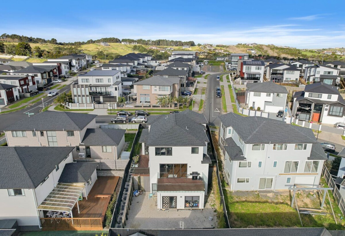 Urgent Sale Under Financial Pressure, 6 beds house (including 2 beds granny) 5.5 baths house on 403m² section, 128 Argento Avenue, Flat Bush, Auckland