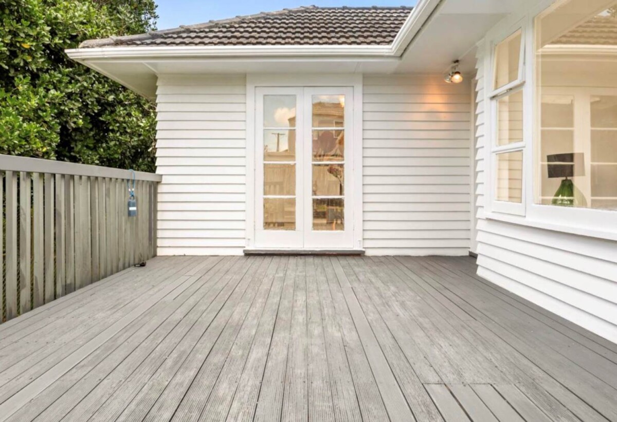 3 beds house on 491m² section, RC in progress – settle with RC, (Duplex – 75sqm | 2 Bed, 1.5Bath, 1 study 1 Carpark, Standalone – 101sqm | 3 Bed, 2 Bath, 1 Garage), 16 Graham Bell Avenue, Mt Roskill, Auckland