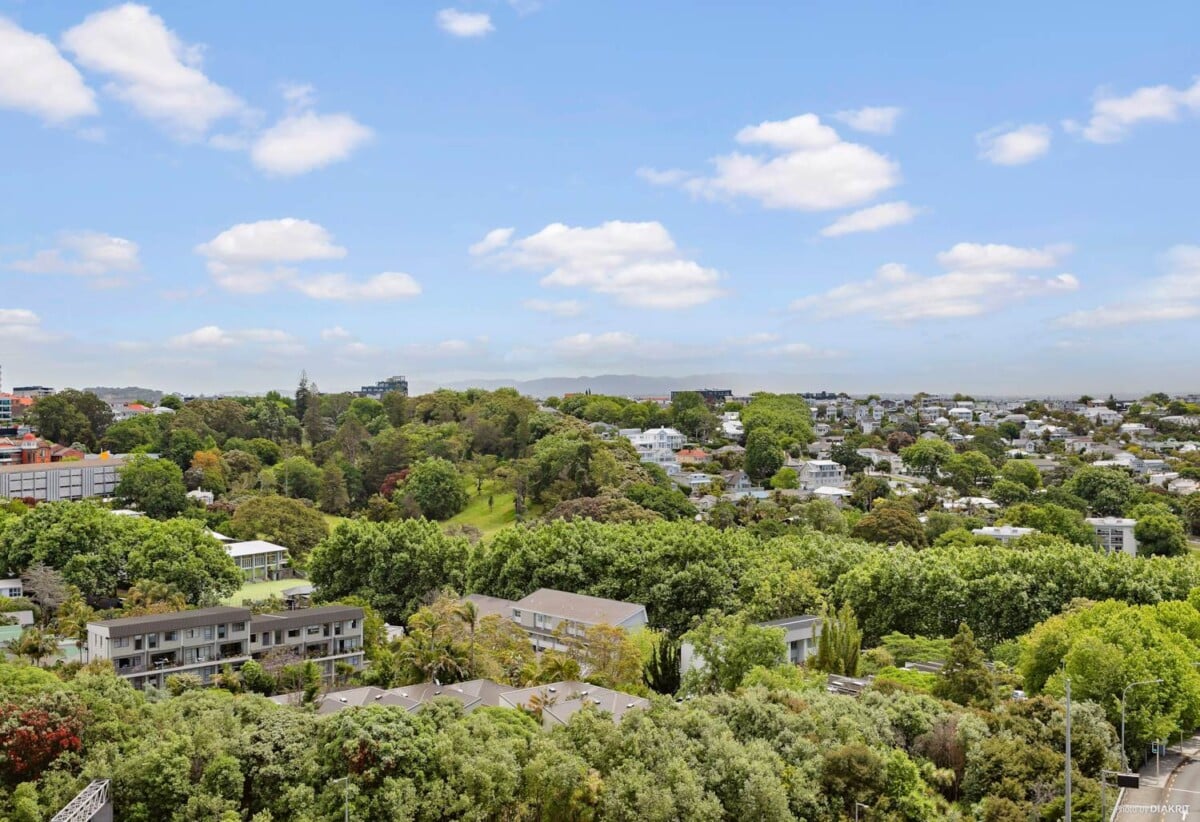 Urgent Sale! Oversea Vendor Wants its SOLD, Auckland Girls’ Grammar School zone, Freehold 2 beds 1 bath apartment, 1105/15 Union Street, City Centre, Auckland
