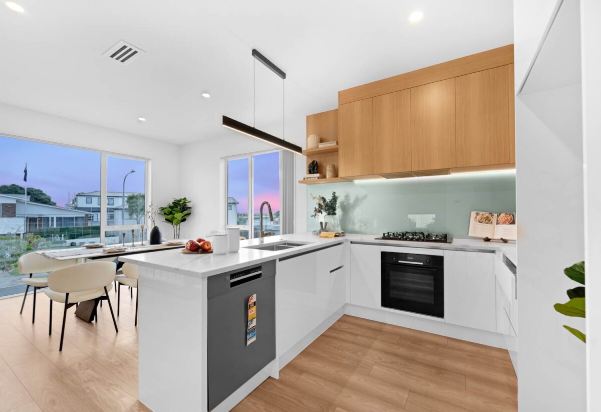 Macleans school zone, brandnew standalone freehold 4 beds house, 37A Sorrel Crescent, Bucklands Beach, Auckland