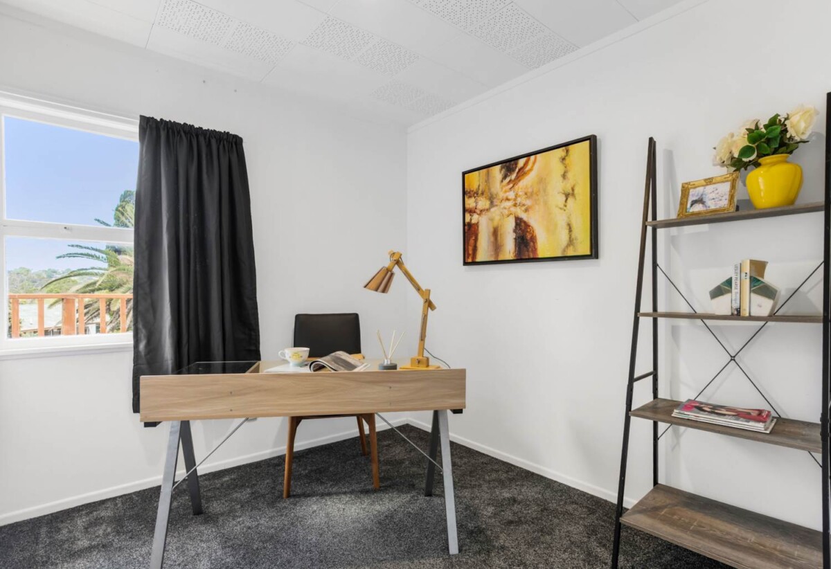 5 beds house on 1219m² land, walks to school and shops, 6 Beswick Place, Birkdale, Auckland