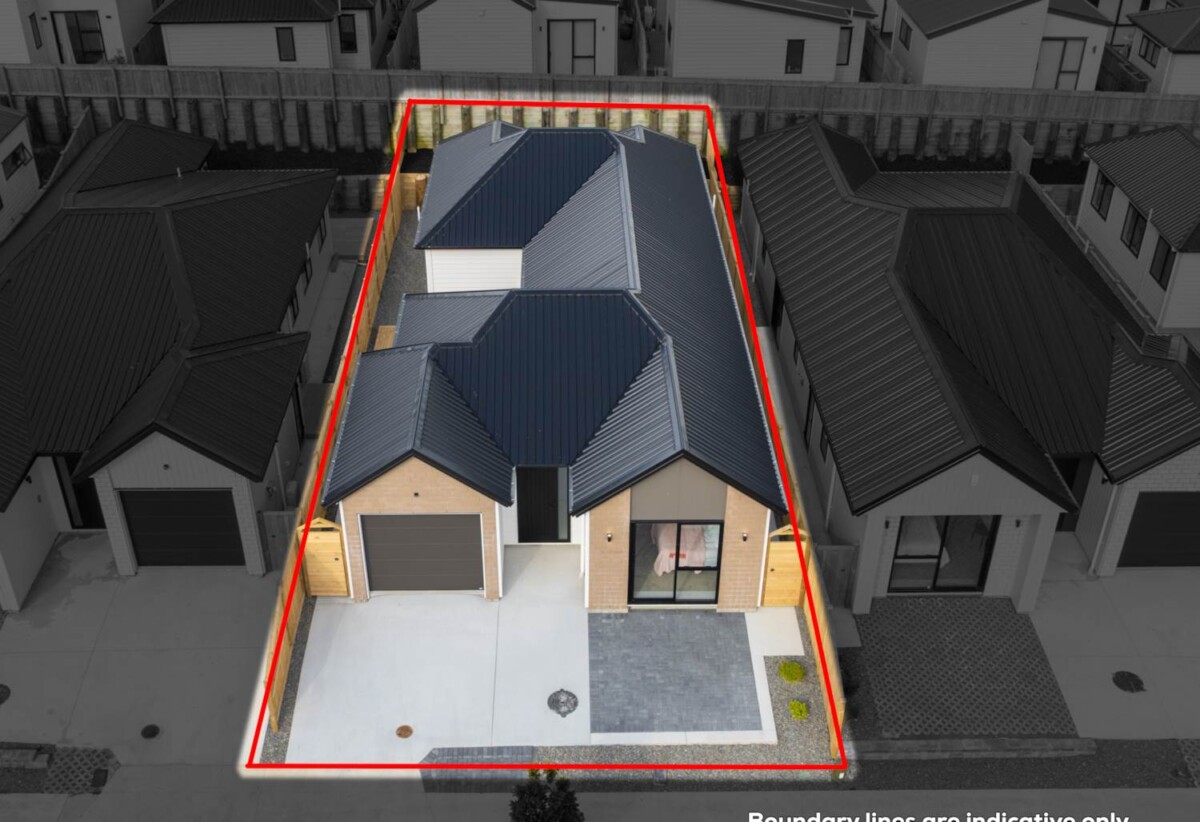 10-year Master Build Warranty, 4 beds house, 2 master suites 2 kitchens, The front master suite features its own entrance , 12 Bannockburn Road, Papakura, Auckland