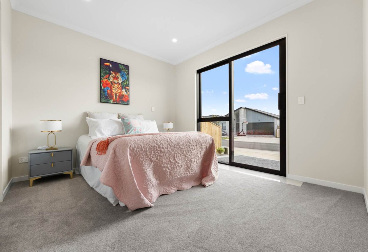 10-year Master Build Warranty, 4 beds house, 2 master suites 2 kitchens, The front master suite features its own entrance , 12 Bannockburn Road, Papakura, Auckland