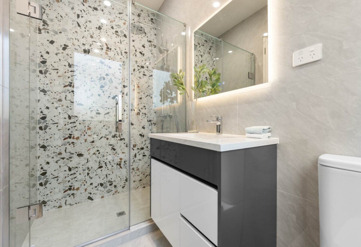 10-year Master Build Warranty, 4 beds house, 2 master suites 2 kitchens, The front master suite features its own entrance , 12 Bannockburn Road, Papakura, Auckland