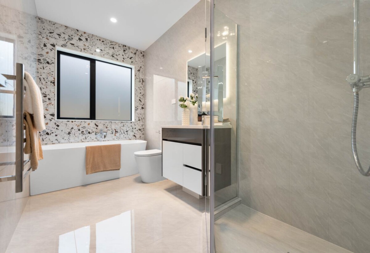 10-year Master Build Warranty, 4 beds house, 2 master suites 2 kitchens, The front master suite features its own entrance , 12 Bannockburn Road, Papakura, Auckland