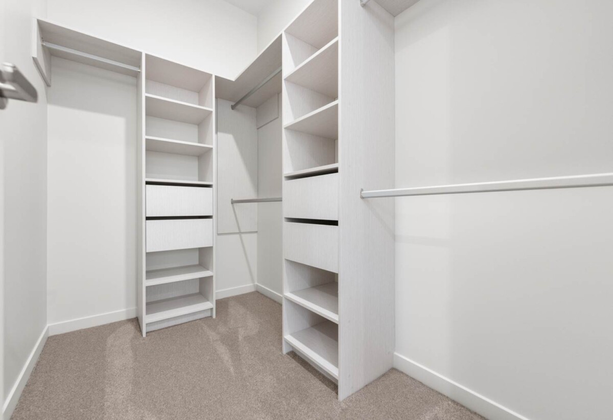 10-year Master Build Warranty, 4 beds house, 2 master suites 2 kitchens, The front master suite features its own entrance , 12 Bannockburn Road, Papakura, Auckland