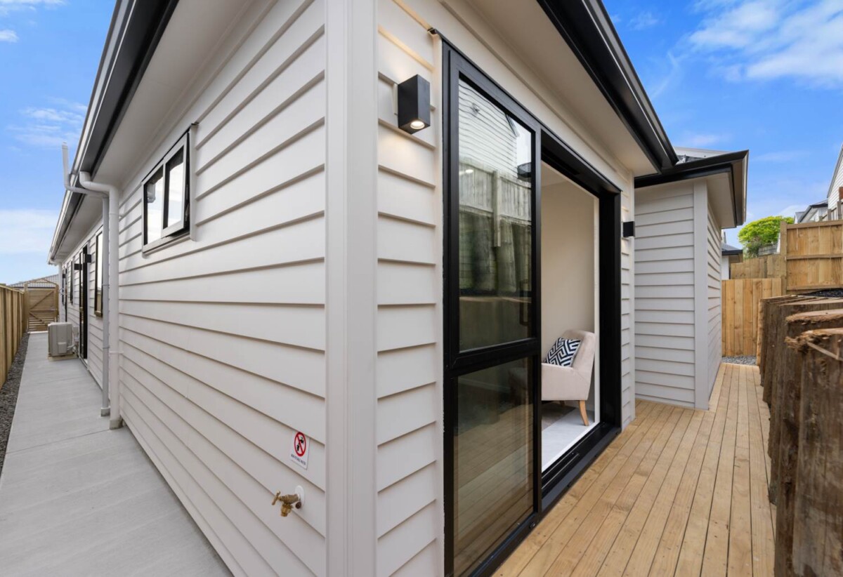 10-year Master Build Warranty, 4 beds house, 2 master suites 2 kitchens, The front master suite features its own entrance , 12 Bannockburn Road, Papakura, Auckland