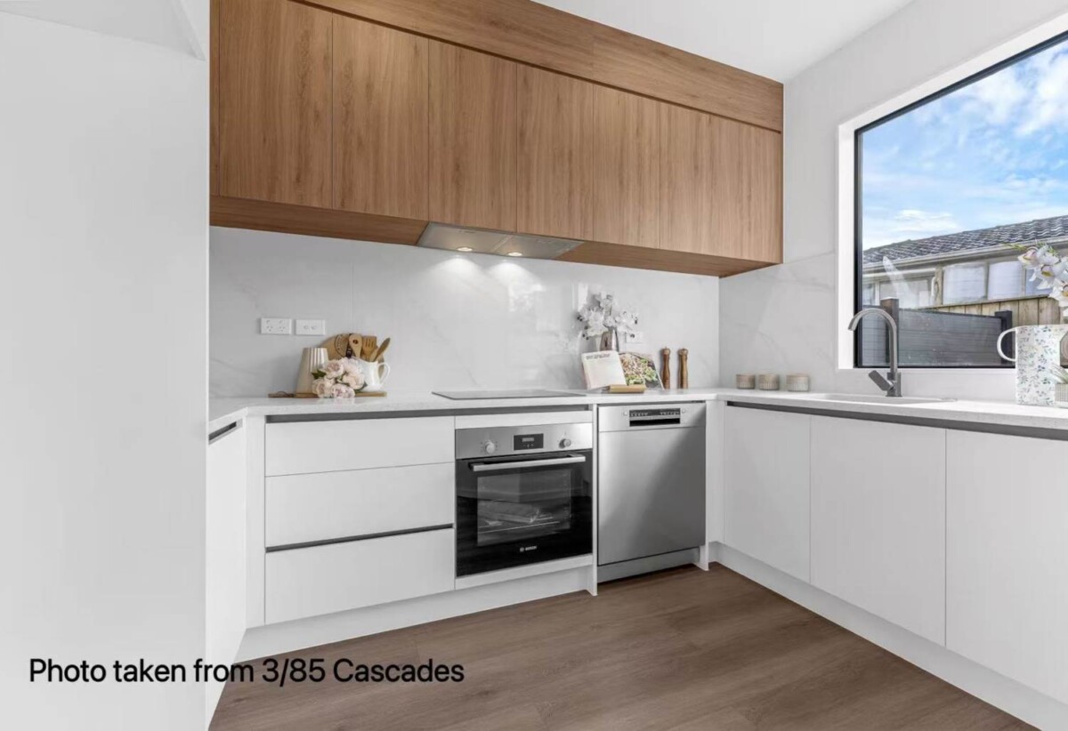 Move-in ready, brandnew 2 beds 2.5 bath 1 car park home, 0.7 km to Elm Park School, 1.3 km to Pakuranga College, 1.6 km to Farm Cove Intermediate, 12/85 Cascades Road, Pakuranga Heights, Auckland