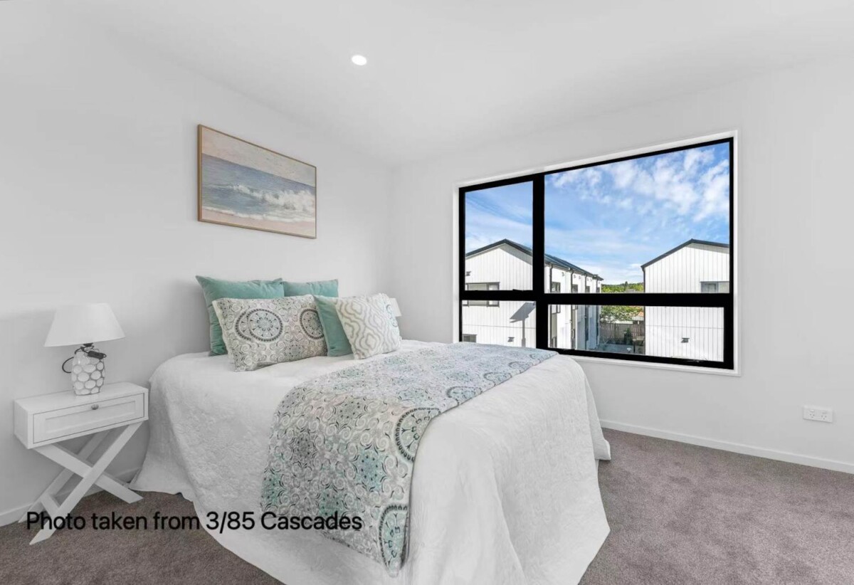 Move-in ready, brandnew 2 beds 2.5 bath 1 car park home, 0.7 km to Elm Park School, 1.3 km to Pakuranga College, 1.6 km to Farm Cove Intermediate, 12/85 Cascades Road, Pakuranga Heights, Auckland