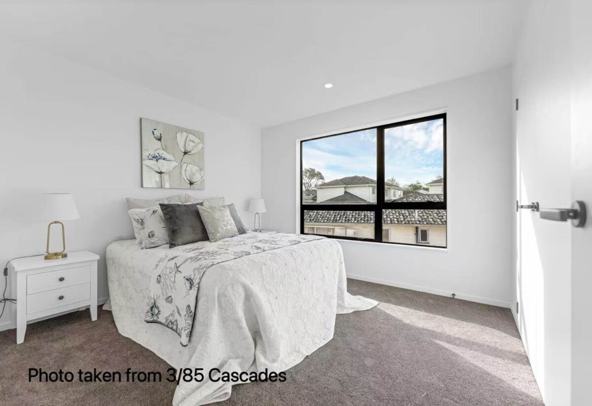 Move-in ready, brandnew 2 beds 2.5 bath 1 car park home, 0.7 km to Elm Park School, 1.3 km to Pakuranga College, 1.6 km to Farm Cove Intermediate, 12/85 Cascades Road, Pakuranga Heights, Auckland