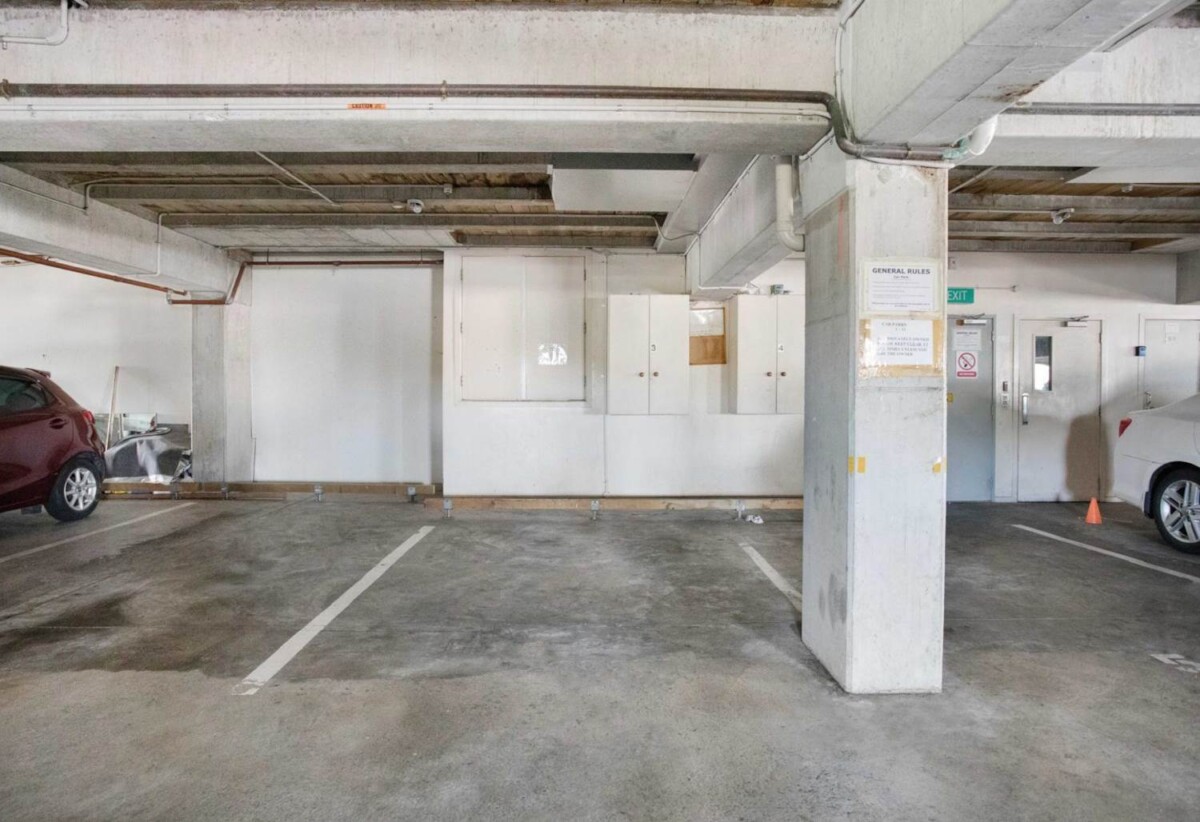 2 beds 1 bath apartment with garage, close to supermarkets, the post office, train station, 4/77 St George Street, Papatoetoe, Auckland