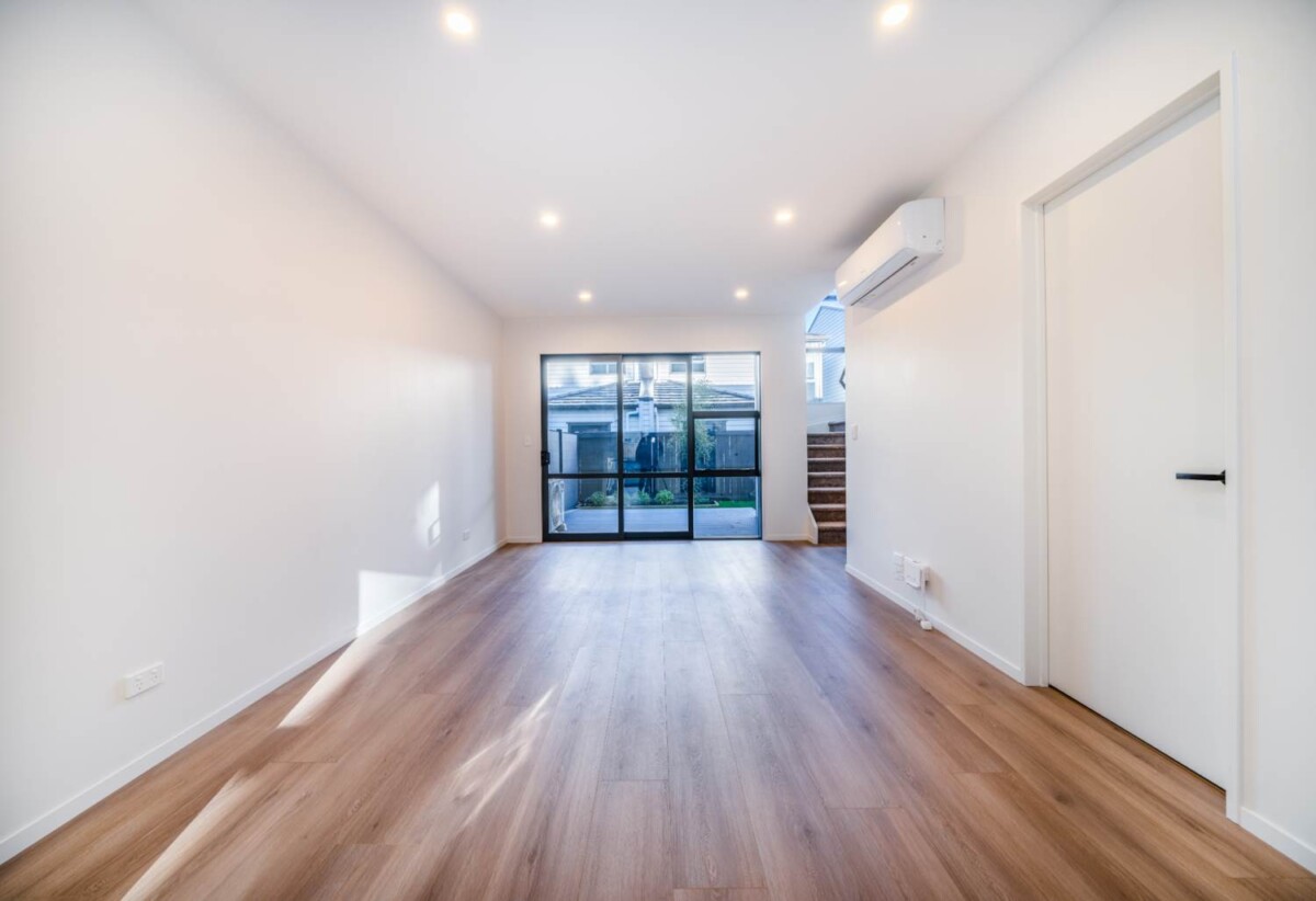 Move-in ready, brandnew 3 beds 2 bath 1 car park home, 0.7 km to Elm Park School, 1.3 km to Pakuranga College, 1.6 km to Farm Cove Intermediate, 15/85 Cascades Road, Pakuranga Heights, Auckland