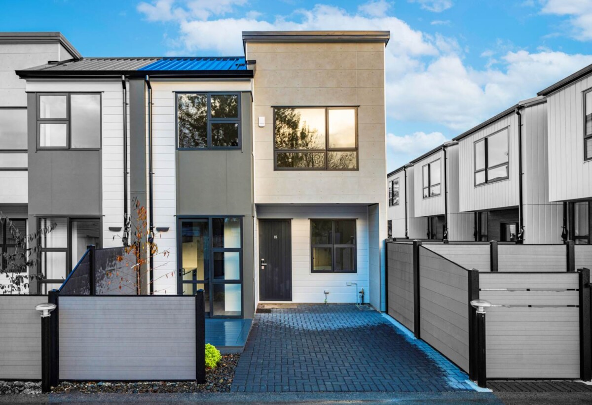 Move-in ready, brandnew 3 beds 2 bath 1 car park home, 0.7 km to Elm Park School, 1.3 km to Pakuranga College, 1.6 km to Farm Cove Intermediate, 15/85 Cascades Road, Pakuranga Heights, Auckland