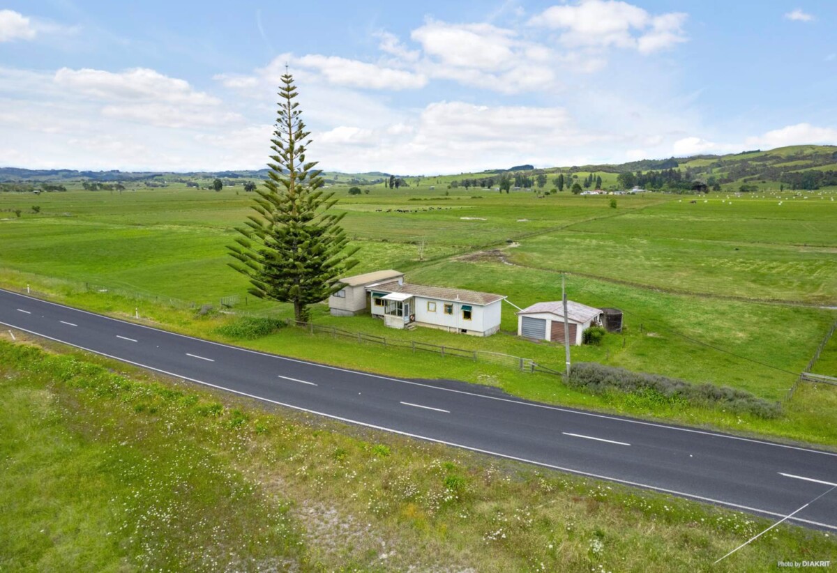 Make an offer, Hauraki Plains College zone, beach on your doorstep, 2 beds house on 4ha land, All Offers Invited, do-up or build your dream home, 587 East Coast Road, Kaiaua, The Coromandel, Waikato