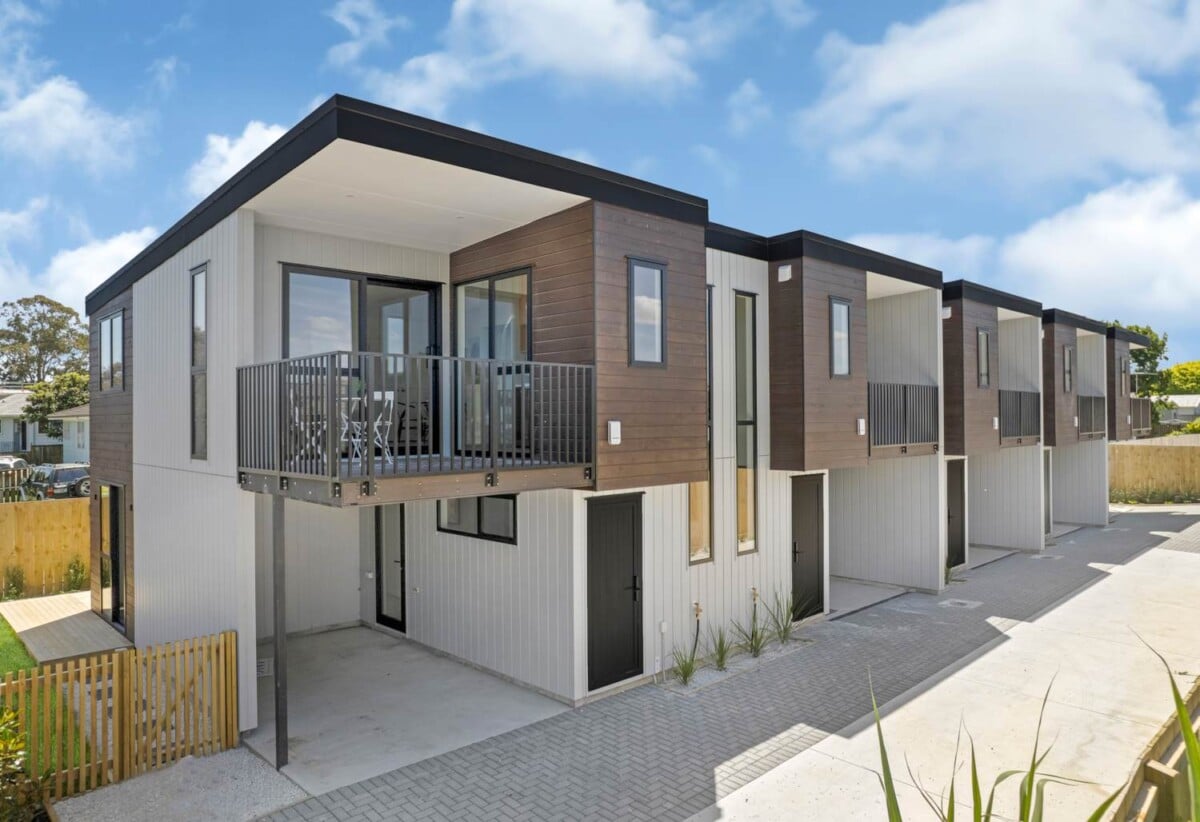 5 Terraced Homes; Inviting offers in $600,000’s range, brandnew freehold 3 beds 2 baths home, wrapped-in carport with internal access, 11 Funnell Place, Manurewa, Auckland