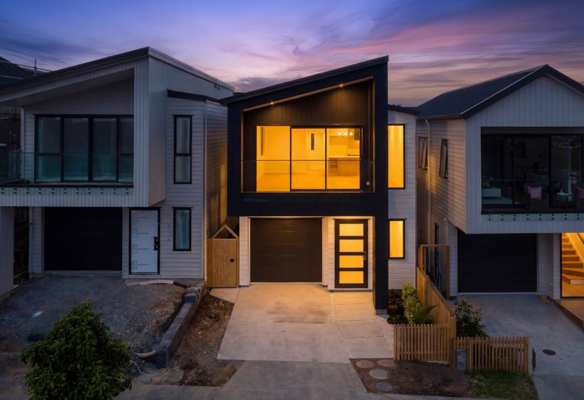 10-Year Master Build warranty., brandnew 3 beds house, moments from Long Bay Beach, vibrant shops, and quality schools, 12 Tikati Rise, Long Bay, Auckland