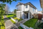 5 Beds Home with Loft & Double Garage, minutes to Southgate Shopping Centre, 13 Phar Lap Crescent, Takanini, Auckland
