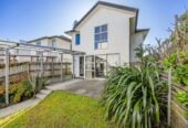 5 Beds Home with Loft & Double Garage, minutes to Southgate Shopping Centre, 13 Phar Lap Crescent, Takanini, Auckland
