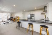 5 Beds Home with Loft & Double Garage, minutes to Southgate Shopping Centre, 13 Phar Lap Crescent, Takanini, Auckland