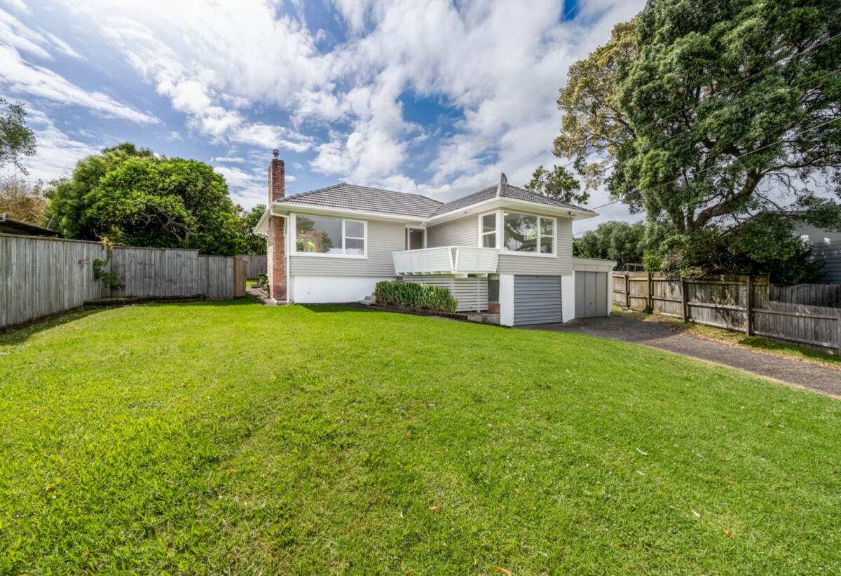 3 beds house on 959m² section, walks to schools, shops, park, 5 Mackwood Place, Birkdale, Auckland