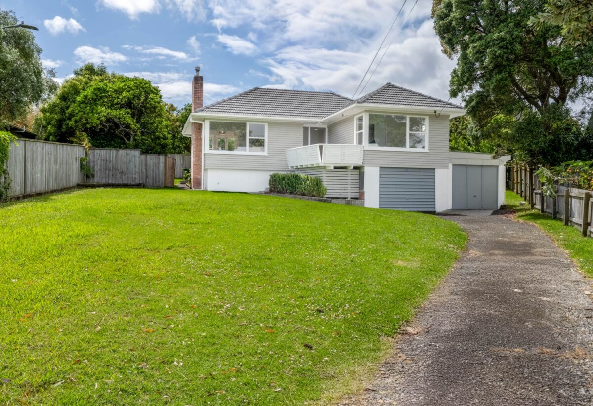 3 beds house on 959m² section, walks to schools, shops, park, 5 Mackwood Place, Birkdale, Auckland