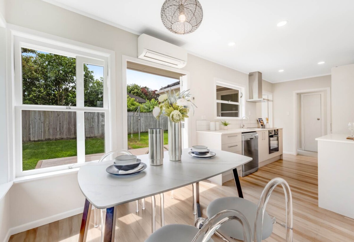 3 beds house on 959m² section, walks to schools, shops, park, 5 Mackwood Place, Birkdale, Auckland