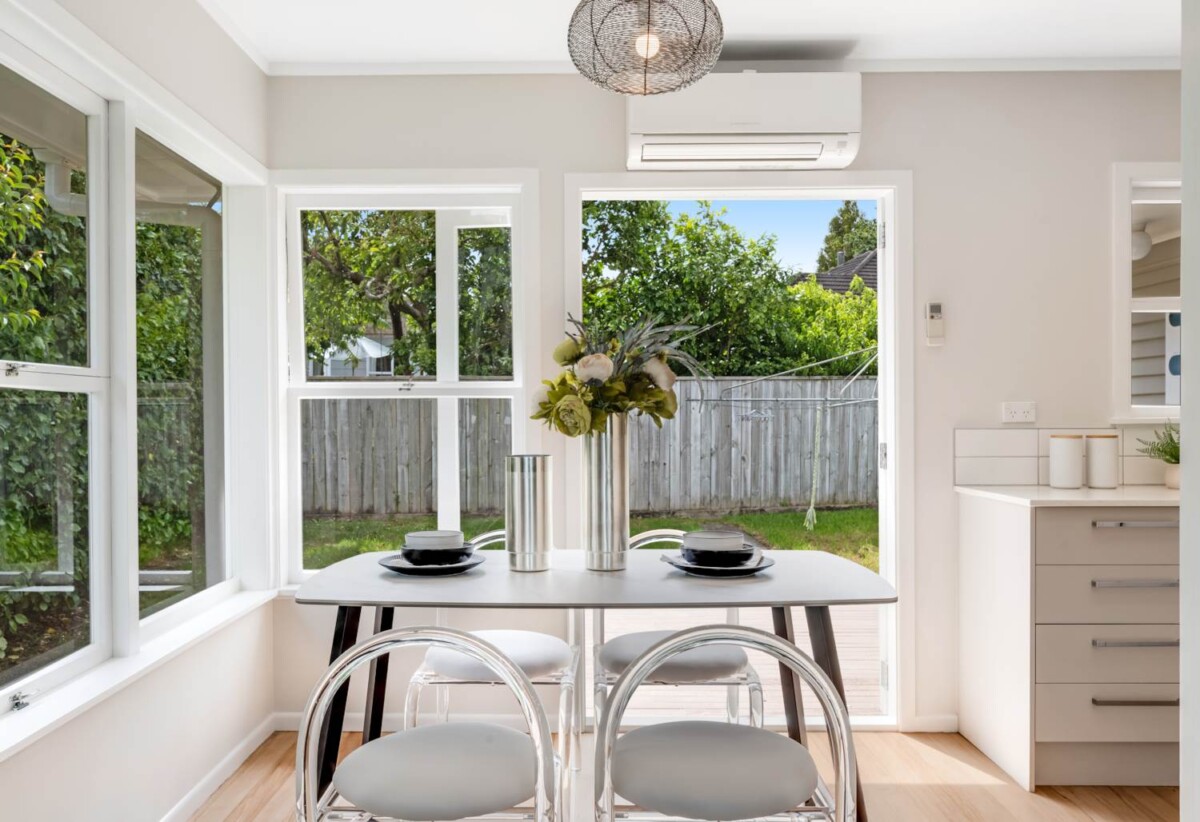 3 beds house on 959m² section, walks to schools, shops, park, 5 Mackwood Place, Birkdale, Auckland