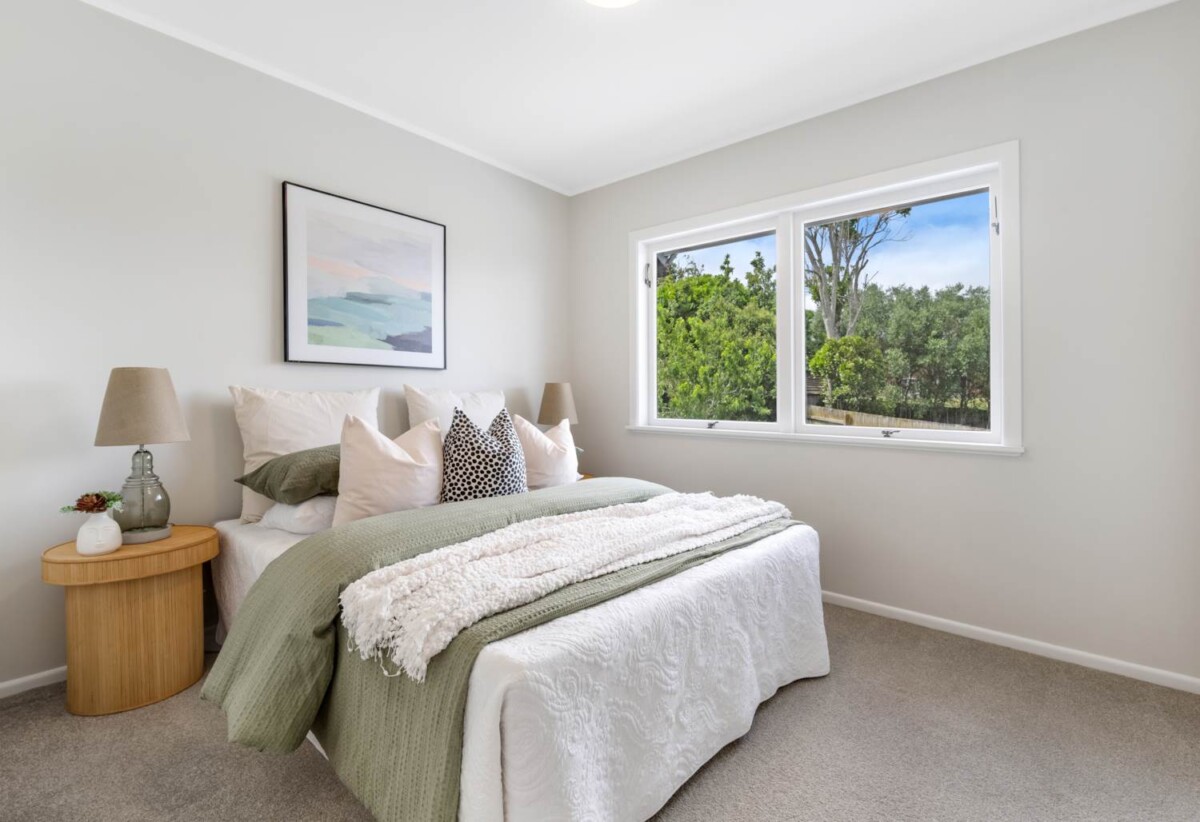 3 beds house on 959m² section, walks to schools, shops, park, 5 Mackwood Place, Birkdale, Auckland