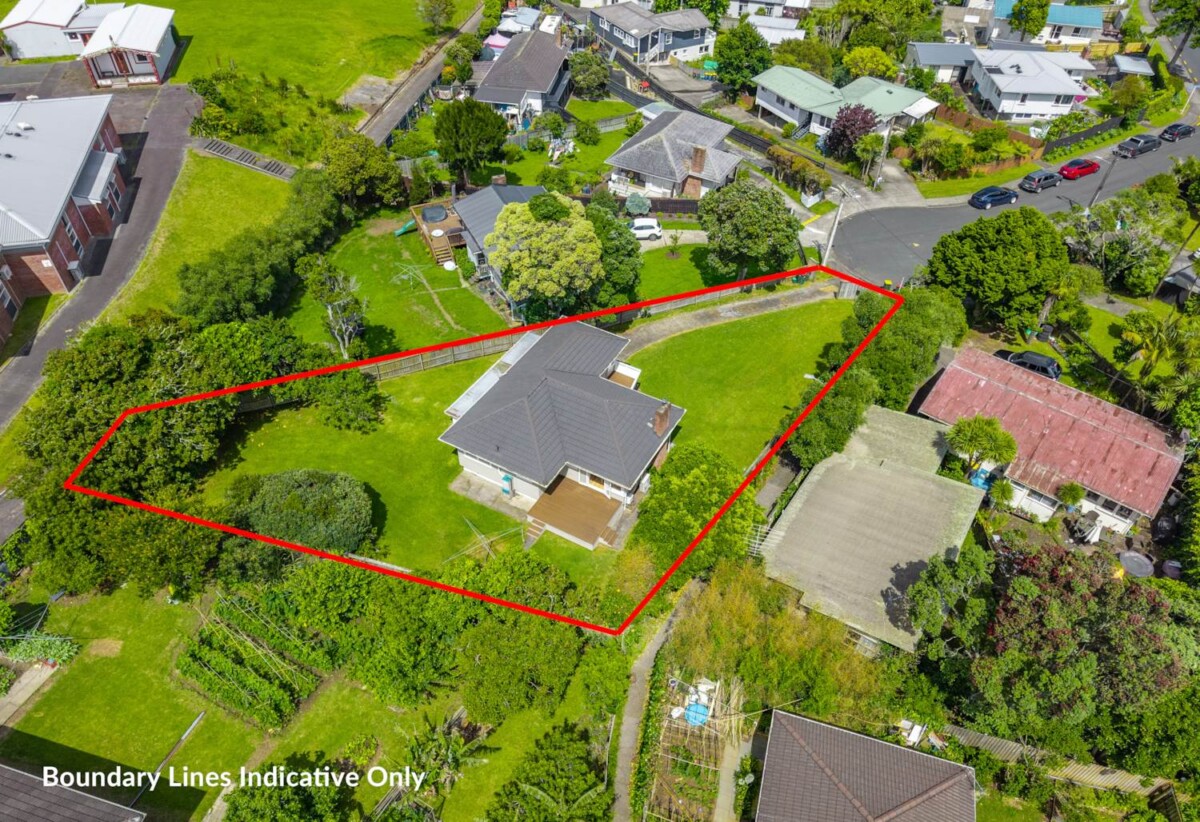 3 beds house on 959m² section, walks to schools, shops, park, 5 Mackwood Place, Birkdale, Auckland
