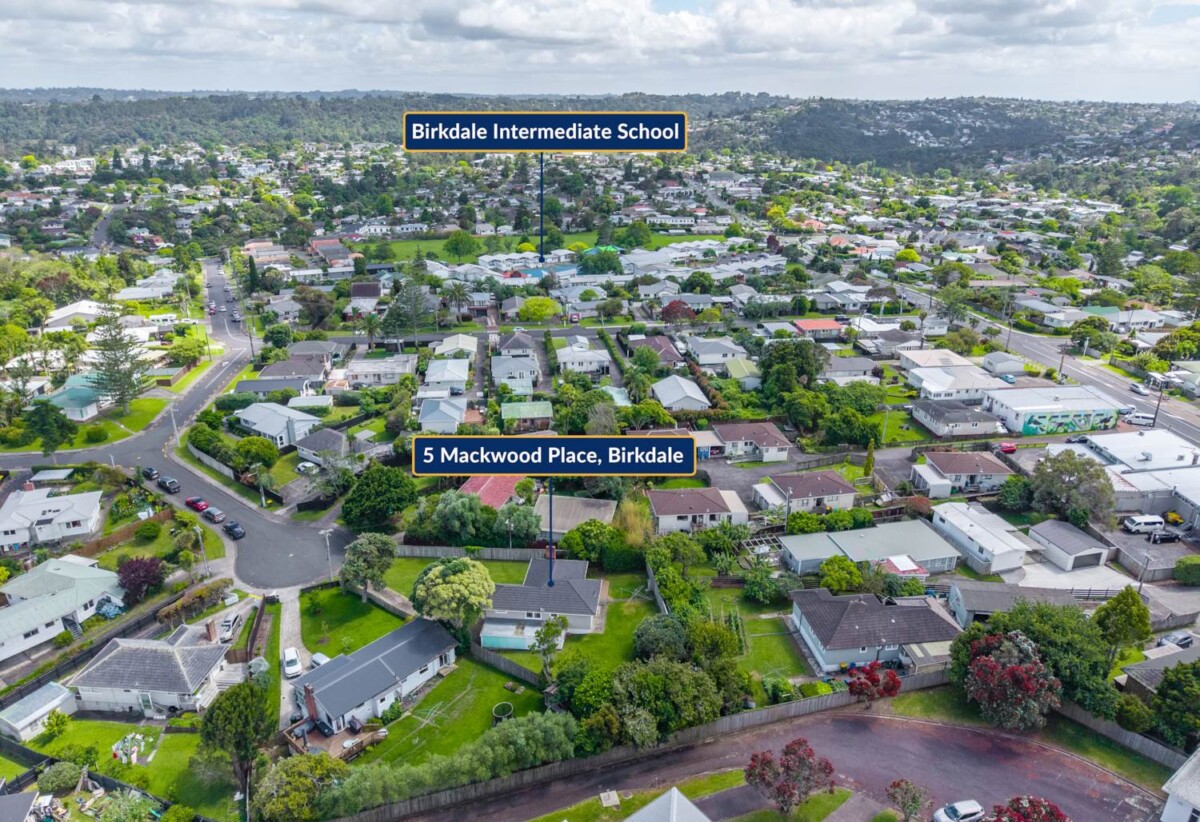3 beds house on 959m² section, walks to schools, shops, park, 5 Mackwood Place, Birkdale, Auckland