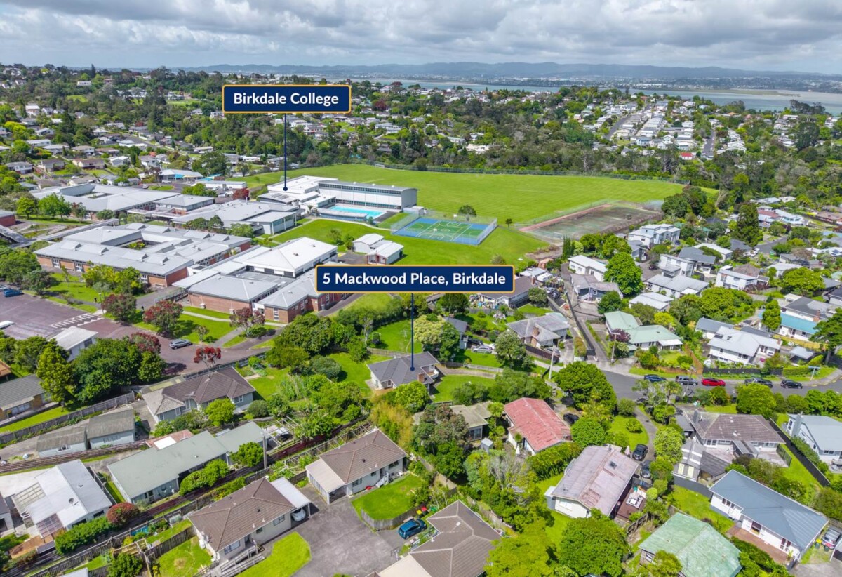 3 beds house on 959m² section, walks to schools, shops, park, 5 Mackwood Place, Birkdale, Auckland