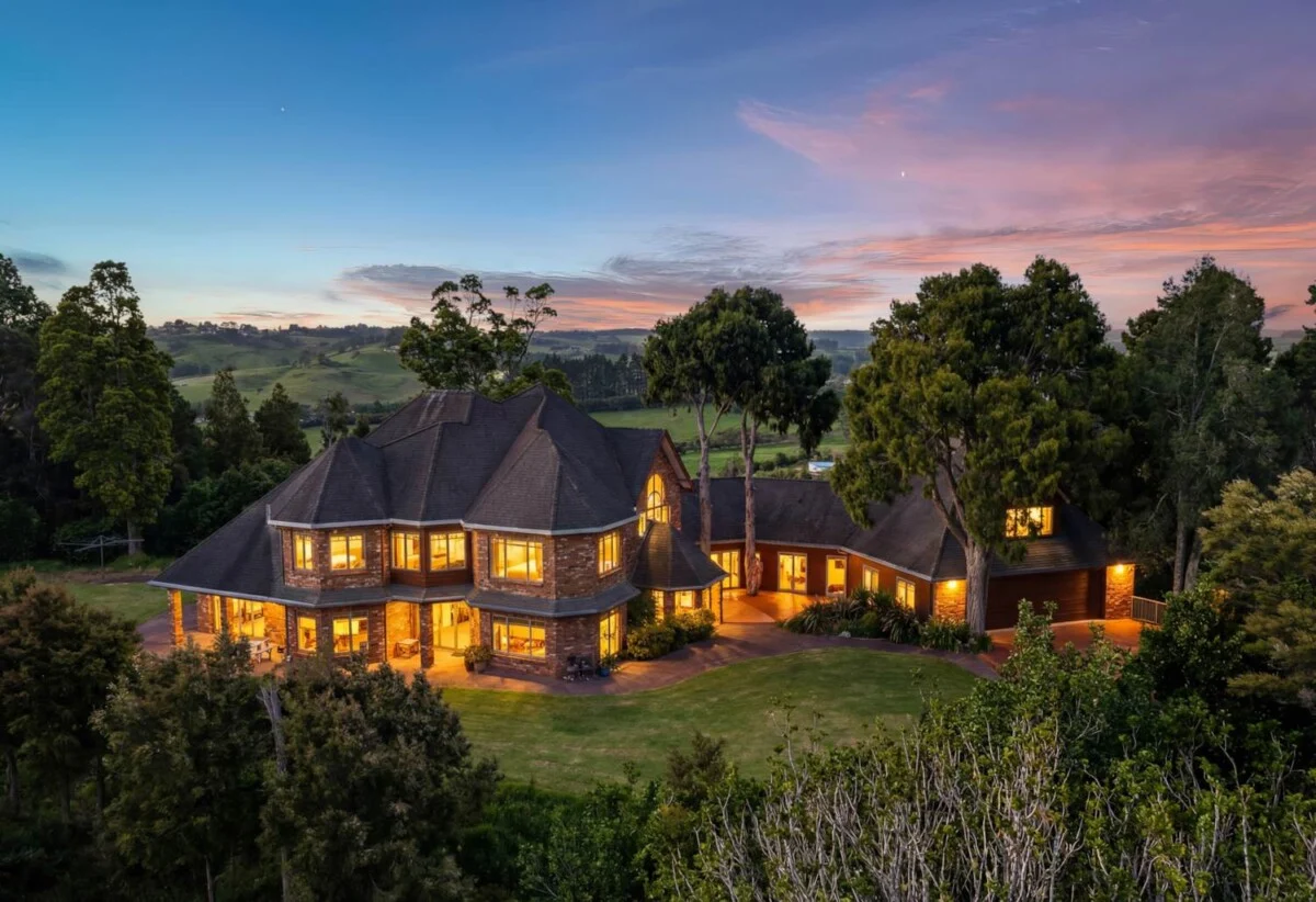 Luxury 6 beds lifestyle house on 2.4568ha land, Just a short distance from the Wainui Golf Club, 251 Whitehills Road, Waitoki, Wainui, Auckland