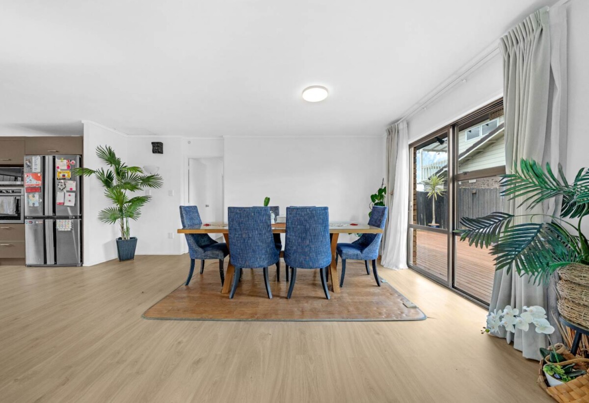 Brick 4 beds 3 baths house on 830m² section, walks to schools, 51 Barnhill Crescent, Papakura, Auckland