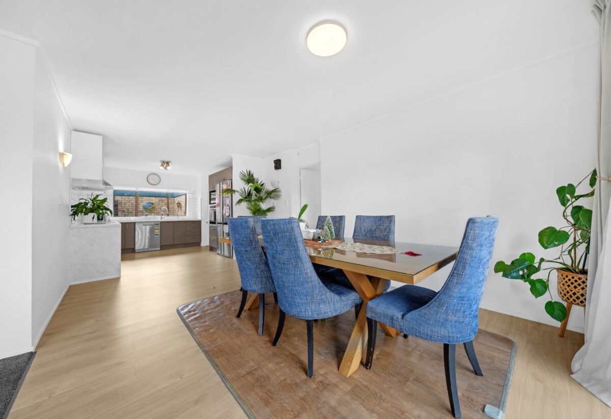Brick 4 beds 3 baths house on 830m² section, walks to schools, 51 Barnhill Crescent, Papakura, Auckland