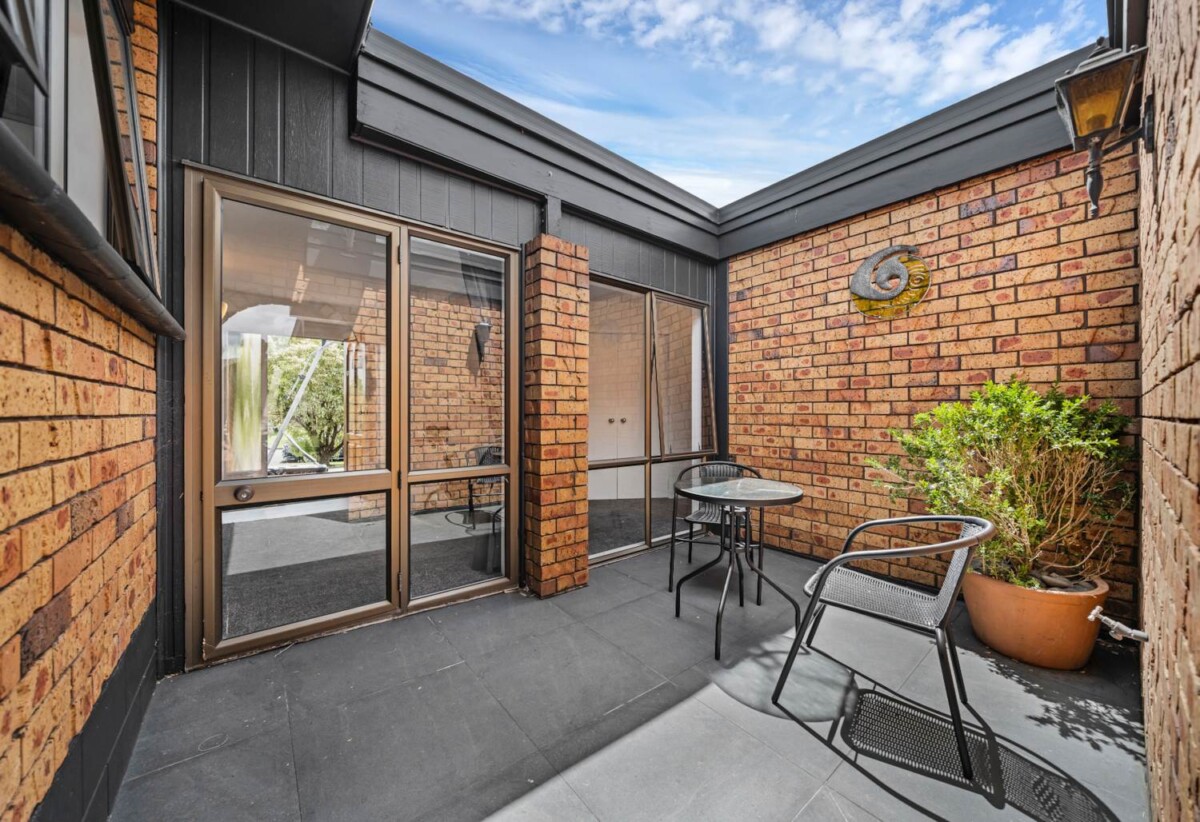 Brick 4 beds 3 baths house on 830m² section, walks to schools, 51 Barnhill Crescent, Papakura, Auckland