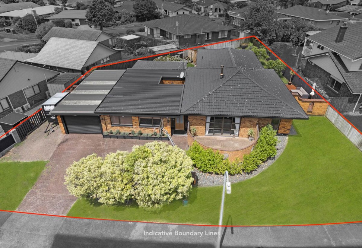 Brick 4 beds 3 baths house on 830m² section, walks to schools, 51 Barnhill Crescent, Papakura, Auckland