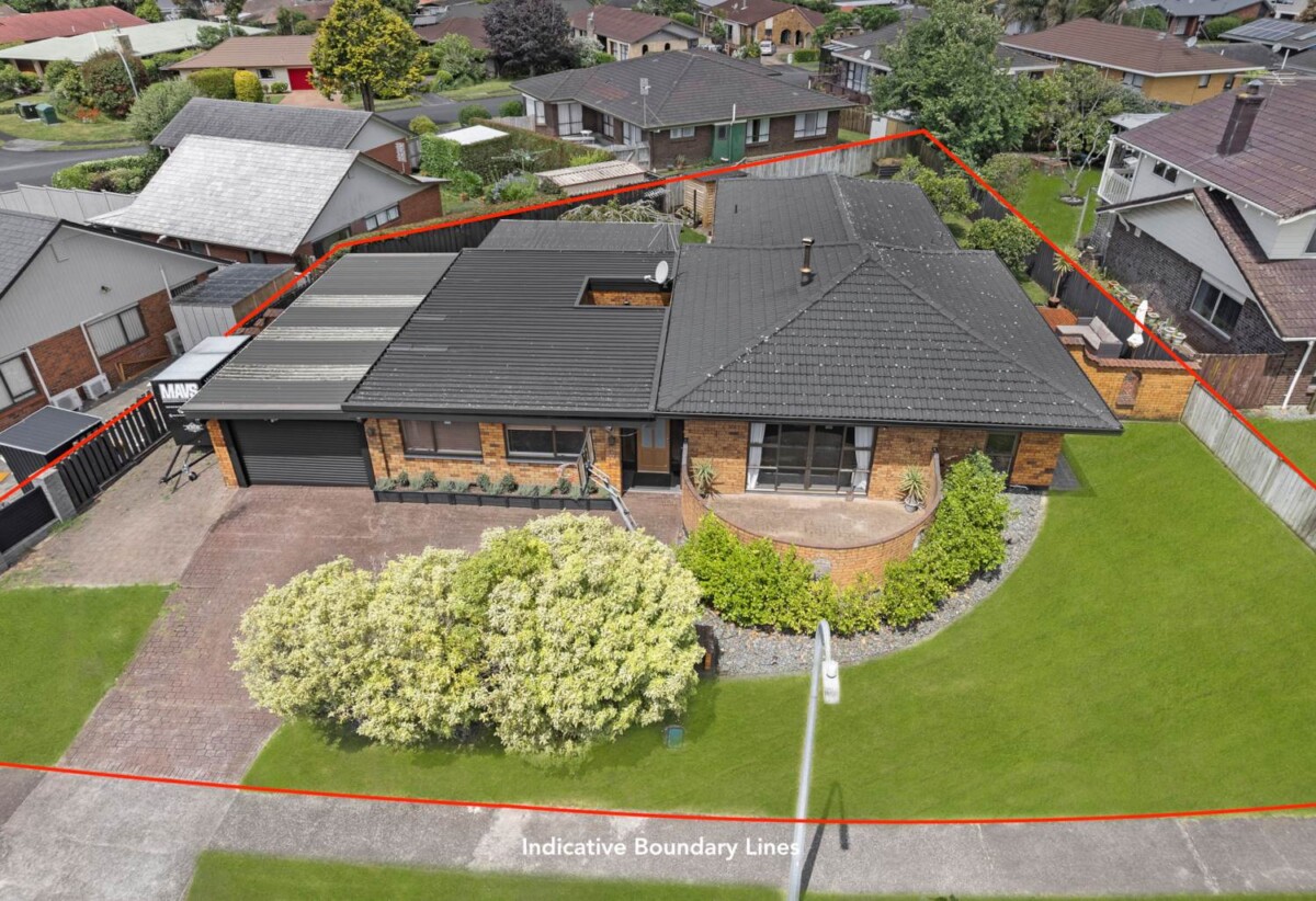 Brick 4 beds 3 baths house on 830m² section, walks to schools, 51 Barnhill Crescent, Papakura, Auckland