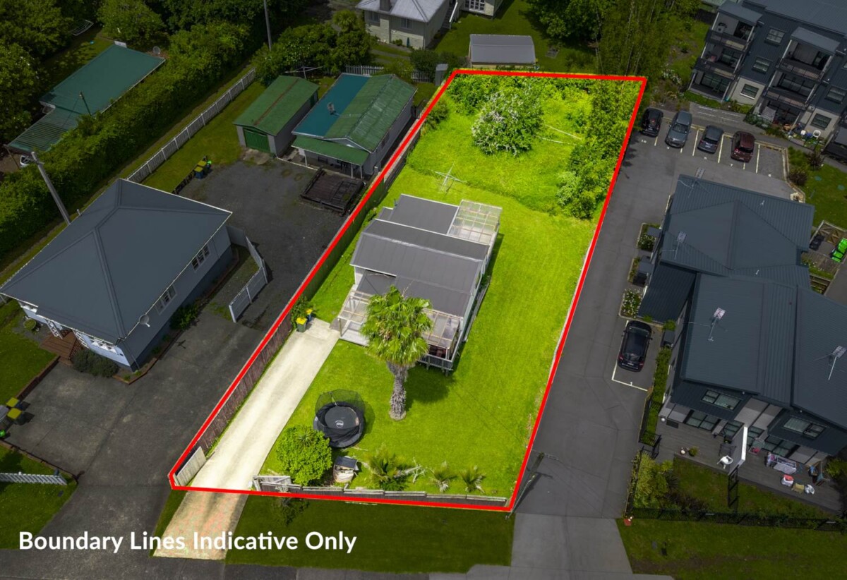 2 beds hous on 809m² section with RC, BC & EPA for 6 modern dwellings: 5 townhouses + 1 standalone, each with freehold titles, 11 Awaroa Road, Sunnyvale, Auckland