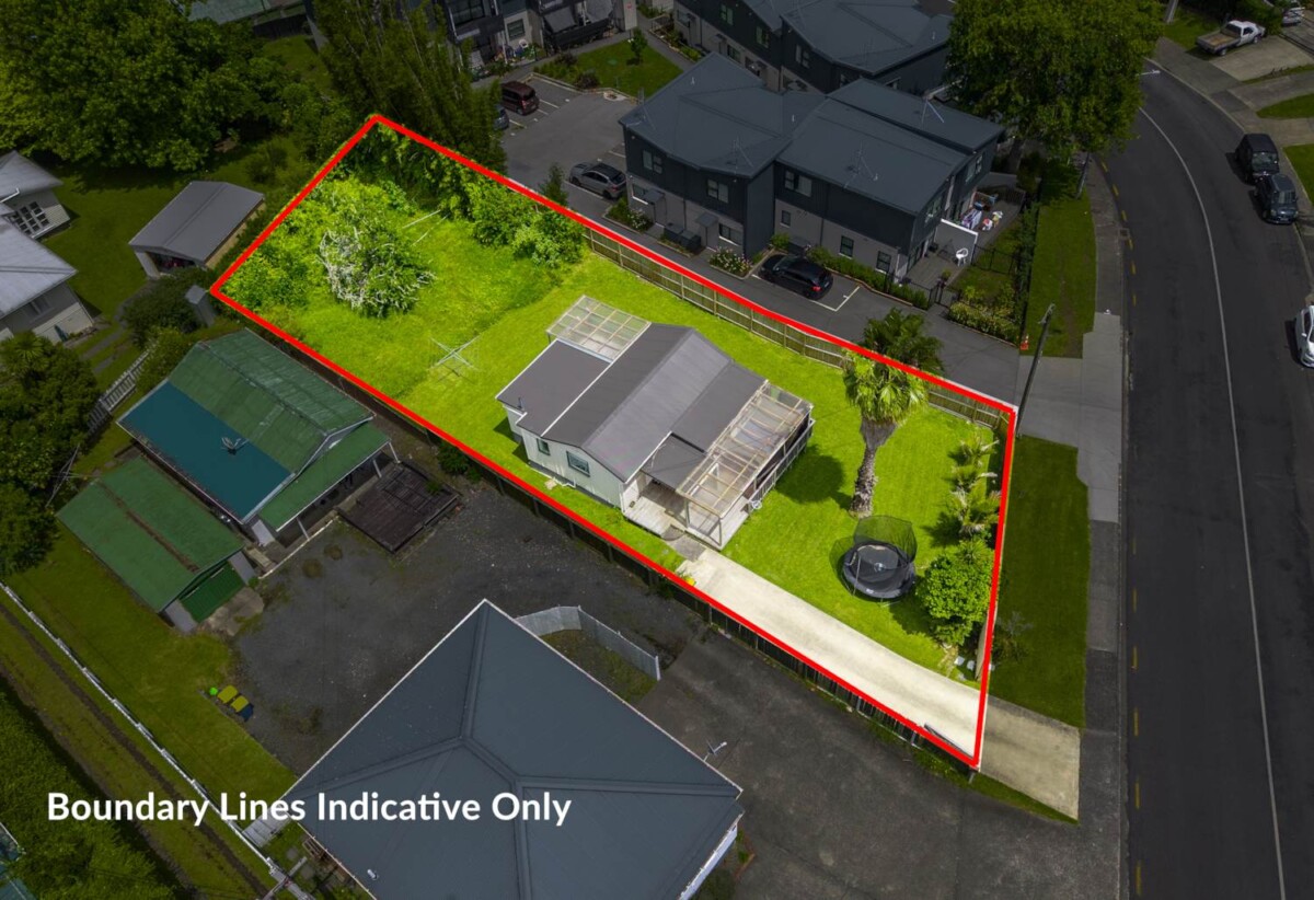 2 beds hous on 809m² section with RC, BC & EPA for 6 modern dwellings: 5 townhouses + 1 standalone, each with freehold titles, 11 Awaroa Road, Sunnyvale, Auckland